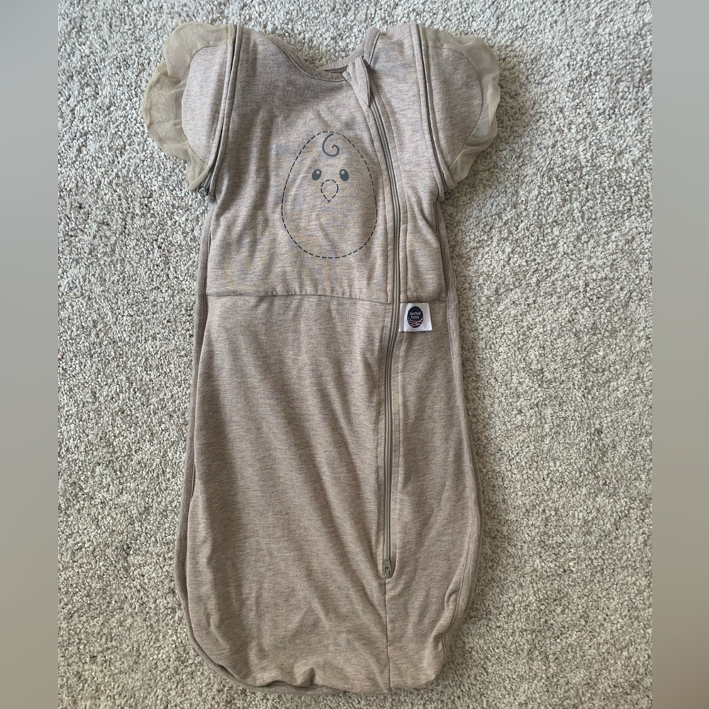 Nested Bean Zen One transitional swaddle with removeable sleeves 3-6m